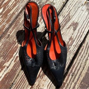 pointed toe sling back heels
brand chanel
size 38